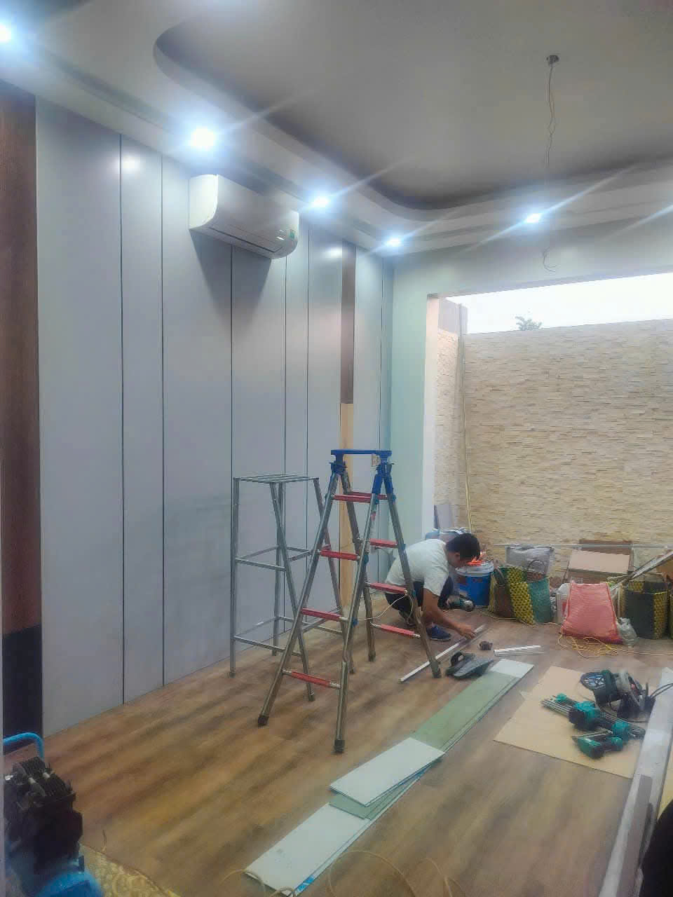 Khám Phá Không Gian Sống Hiện Đại Trong Ngôi Nhà DGROUP Thi Công